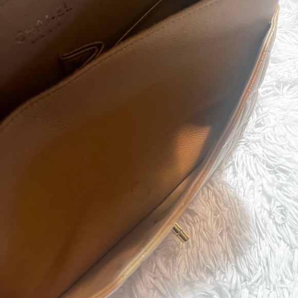 Chanel Jumbo Classic Double Flap Handbag. - Picture 10 of 11